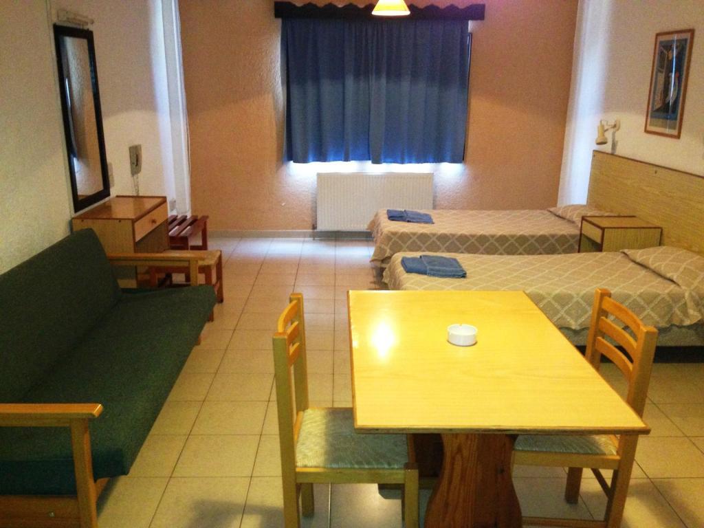 Carina Hotel Apartments Айя Напа Стая снимка